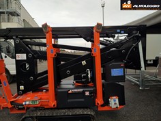 Noleggio a Venezia piattaforma Ragno Semovente - Noleggio con Sbraccio 7,5m Noleggia una piattaforma ragno semovente con braccio telescopico e comandi elettroidraulici proporzionali. Altezza di lavoro fino a 17m e portata 200 kg.