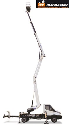 Autocarrata con cesta 25 mt - Noleggio carro attrezzi Padova. Un mezzo ideale per lavori in quota con doppio pantografo e braccio telescopico. Stabilizzazione variabile con sistema S3 Smart Stability System EVO. Portata di 250 kg e altezza di 24,6 m. 