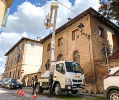 Autocarrata con cesta 16 mt, ideale per lavori in altezza 