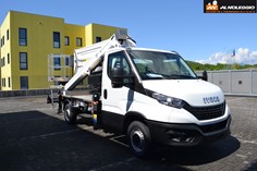 Doppio pantografo + braccio telescopico con 2 sfili - Noleggio carro attrezzi Gorgo al Monticano Un mezzo con doppio pantografo e braccio telescopico con 2 sfili, che offre una maggiore portata e sbraccio. Il mezzo è in grado di raggiungere altezze di 24,6 m e sbracci di 12 m.