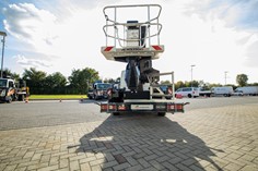 Piattaforma compatta con sbraccio laterale ideale per spazi ridotti 
