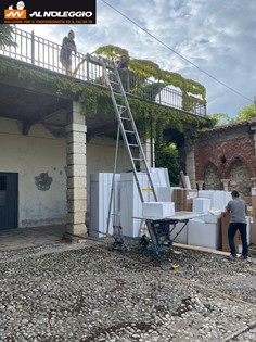 Elevatore con fine corsa di sicurezza a 2 m 