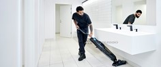 Lavasciuga professionale compatta con testata ultrapiatta per pulizia sotto mobili 
