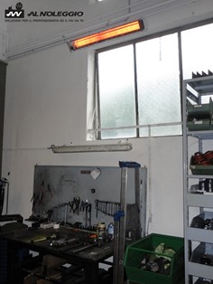 Lampada a infrarossi con opzioni di montaggio a parete e soffitto 