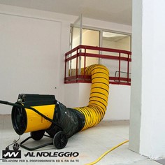 Riscaldatore d'aria elettrico a ventola RS 40 per il riscaldamento rapido e sicuro a Gorgo al Monticano Il riscaldatore d'aria elettrico a ventola RS 40 è la soluzione ideale per un riscaldamento rapido e sicuro in ambienti industriali a Gorgo al Monticano. Possibilità di collegamento a un tubo flessibile.