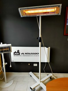 Riscaldatore a infrarossi a basso consumo per dehors e locali pubblici 